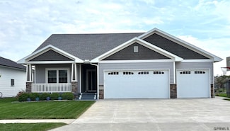 221 Briarwood Ln, Seward, NE 68434
