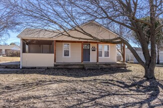 304 E Park Blvd, Locust Grove, OK 74352