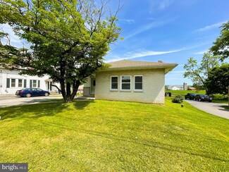 9 S Soudersburg Rd, Ronks, PA 17572