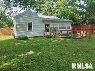 632 E Searing St, Carbondale, IL 62901