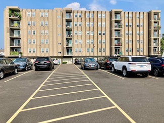9514 Lawrence Ave Unit 2204, Schiller Park, IL 60176
