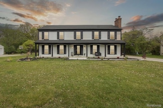 5242 Cedarhurst Dr, West Bloomfield, MI 48322