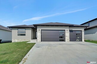 6363 Verano Dr, Lincoln, NE 68523