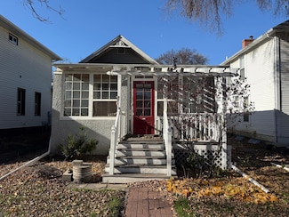 803 7th St S, Fargo, ND 58103