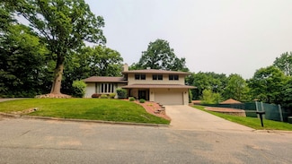 21 Westwood Ct, Estherville, IA 51334