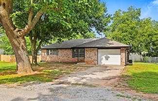 311 N Monroe Ave, Blanchard, OK 73010