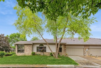 4137 Arbor Ln, Saint Paul, MN 55122