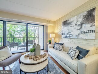 118 Roberts Ln Unit 200, Alexandria, VA 22314