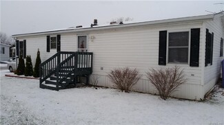 33 Roadside Dr, Hamlin, NY 14464