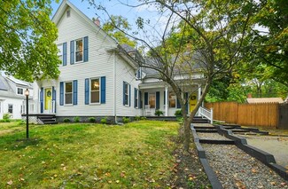 1067 Union St, Rockland, MA 02370