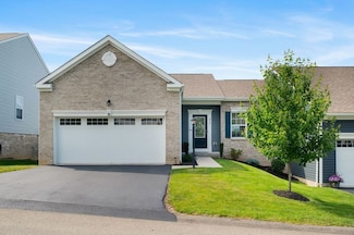 212 Olivia Dr, New Kensington, PA 15068