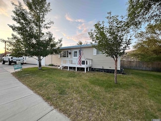 560 Hillcrest Way, Green River, WY 82935