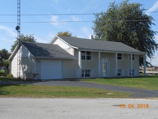 403 W Broadway, Witt, IL 62094