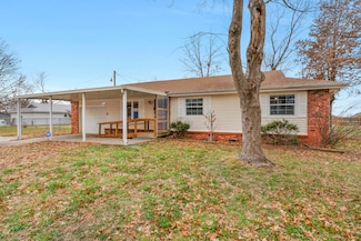 803 Hillcrest Cir, Nixa, MO 65714