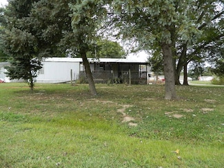 404 Maple St, Wayne City, IL 62895