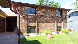 9 S Shore Dr, Columbus, NE 68601