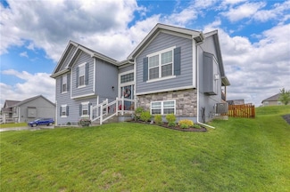 1610 Willow Ln, Kearney, MO 64060