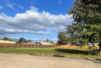 605 Alexandria Ln, Bridge City, TX 77611