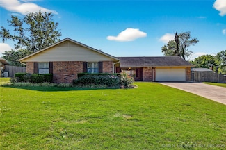2527 Dorchester Dr, Bartlesville, OK 74006