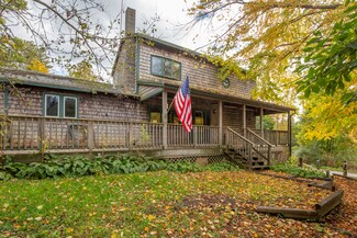 7 Dailey St, Camden, ME 04843