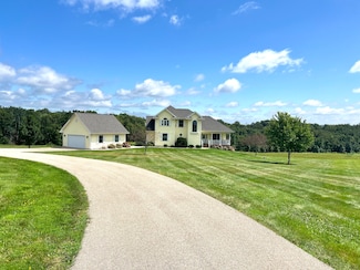 28-19 Southview Dr, Lanark, IL 61046