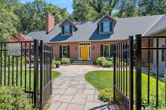 2490 Deerpath Dr, Green Bay, WI 54302