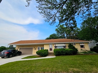 155 S Mclean Blvd, Elgin, IL 60123