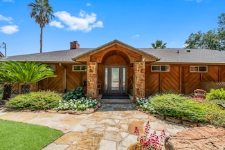 155 Greenbriar Dr, Livingston, TX 77351