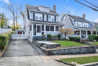 8 Fairview Ave, Port Washington, NY 11050