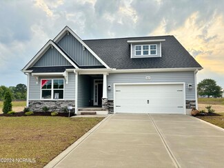 2825 Tucker Hill Dr, Grimesland, NC 27837