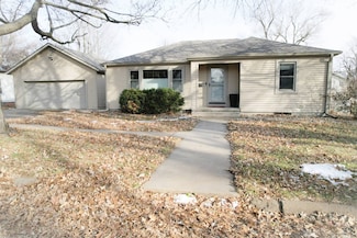 212 S 6th St, Sabetha, KS 66534
