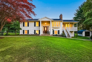 16 Mohawk St, Bellingham, MA 02019