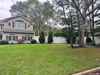 38 Chelsea Dr, Mount Sinai, NY 11766