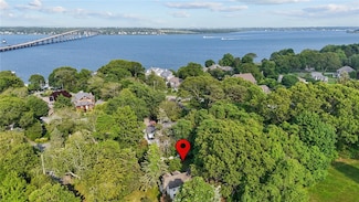 105 North Rd, Saunderstown, RI 02874