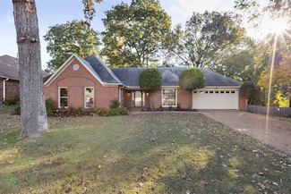 8245 Clinton Way Ln, Cordova, TN 38018