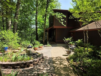 406 Vivian Way, Woodstock, GA 30188