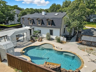 1323 Dublin St, Grapevine, TX 76051