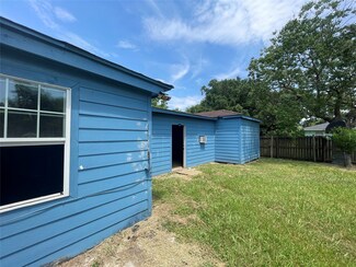 2340 4th Ave, Port Arthur, TX 77642