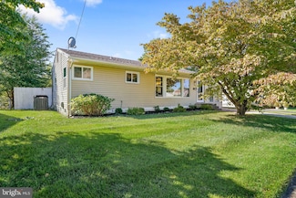 908 Bradley Dr, Wilmington, DE 19808