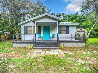 113 Char Ln, Crescent City, FL 32112
