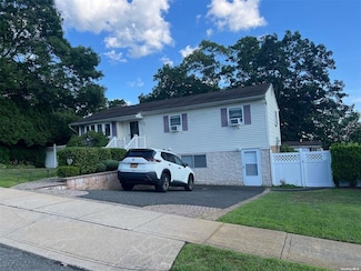 46 Oceanview Ave, Farmingville, NY 11738