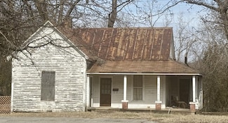 437 W Main St, Waverly, TN 37185