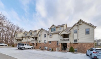 2304 Yellowstone Park Ct Unit E, Maryland Heights, MO 63043