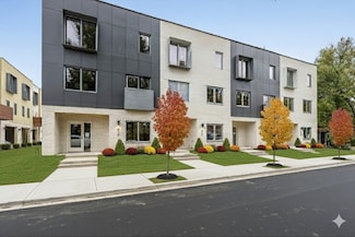 817 SE H St, Bentonville, AR 72712