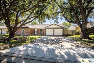 704 Ridgemont Ln, Gonzales, TX 78629