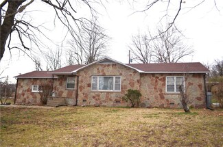 1222 Maplegrove Dr, Harrison, AR 72601