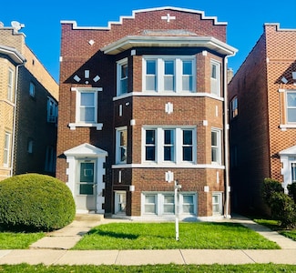 1827 Gunderson Ave Unit TWO, Berwyn, IL 60402