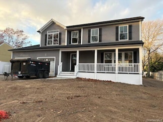 91 Beverly Rd, Babylon, NY 11702