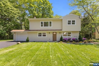 435 Conklintown Rd, Ringwood, NJ 07456