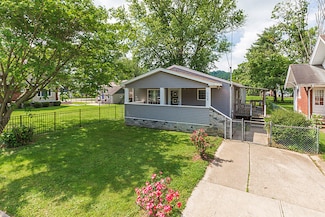 112 E 2nd St, Melbourne, KY 41059